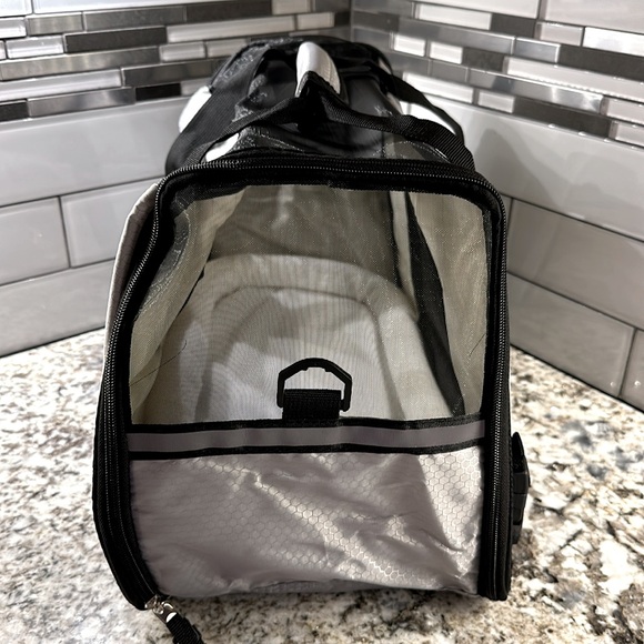 Spyder brand small dog carrier - Picture 3 of 8